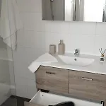 Fresh With Terrace + Free Parking 아파트 *