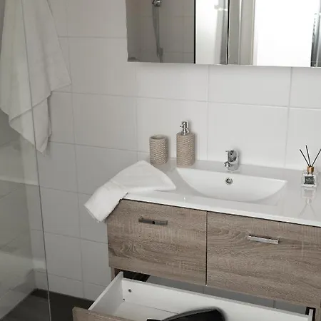 Fresh With Terrace + Free Parking Апартаменты *