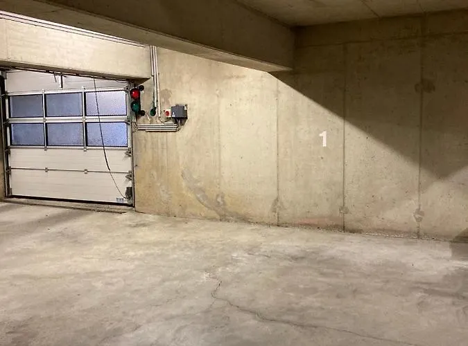 Lägenhet Fresh With Terrace + Free Parking Graz